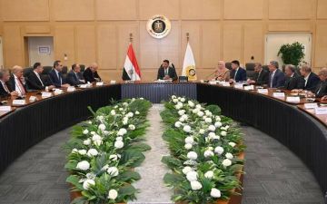 وزير: مصر تستهدف صادرات سلعية غير بترولية بقيمة 99 مليار دولار بحلول 2030 وزير: مصر تستهدف صادرات سلعية غير بترولية بقيمة 99 مليار دولار بحلول 2030