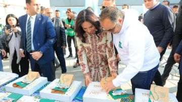 وزيرة التضامن تتفقد مائدة الإفطار الجماعي بممشى أهل مصر صور