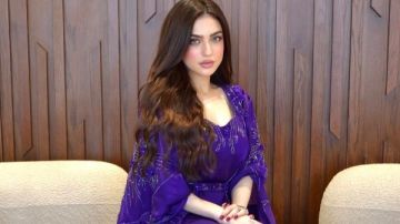 ياسمين عز بقفطان بنفسجى فى أواخر أيام رمضان ياسمين عز بقفطان بنفسجى فى أواخر أيام رمضان