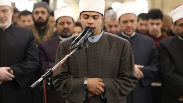 صوت واعد يصدح في رحاب الجامع الأزهر خلال صلاة التراويح.. صور صوت واعد يصدح في رحاب الجامع الأزهر خلال صلاة التراويح.. صور