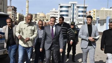 لسوء مستوى الخدمة.. محافظ بورسعيد يوقع غرامة مليون جنيه على شركة نظافة