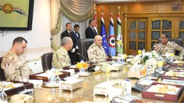 وزير الدفاع يثمن جهود مقاتلي الجيشين الثانى والثالث الميدانيين لحماية الوطن وصون مقدراته