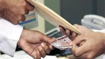 بقيمة 360 ألف جنيه.. التحقيقات تكشف رشوة مدير مالي بمدرسة جيل 2000 لمسؤولين كبار بالتأمينات انفراد