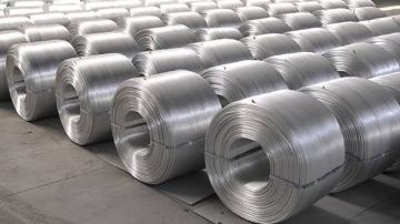 سعر الألومنيوم يقفز 3.8 عقب إعلان قطر للطاقة توقف الإنتاج سعر الألومنيوم يقفز 3.8 عقب إعلان قطر للطاقة توقف الإنتاج