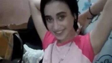 فيديو فتاة تصلي بملابس شبه عارية يثير الغضب.. التفاصيل الكاملة