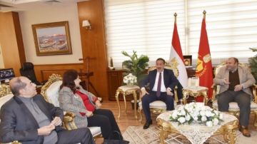 محافظ بورسعيد: تنسيق مستمر مع الجهات المعنية لمتابعة سير العمل داخل المطاحن