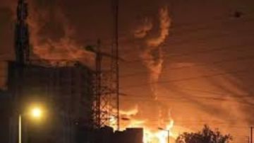 الصواريخ الإيرانية تشعل الحرائق في مجمع السكك الحديدية الإسرائيلية