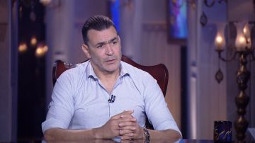 الفروق الكبيرة في الرواتب.. عصام الحضري يكشف سر مشاكل النادي الأهلي الفروق الكبيرة في الرواتب.. عصام الحضري يكشف سر مشاكل النادي الأهلي