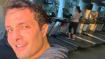 بعد العيد ملاحقة الجميع.. وائل عبد العزيز يوضح حقيقة الحكم عليه في قضية سب وقذف بعد العيد ملاحقة الجميع.. وائل عبد العزيز يوضح حقيقة الحكم عليه في قضية سب وقذف