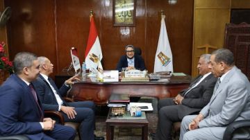 تلبية مطالب المواطنين.. محافظ الوادي الجديد تلتقي أعضاء النواب والشيوخ تلبية مطالب المواطنين.. محافظ الوادي الجديد تلتقي أعضاء النواب والشيوخ