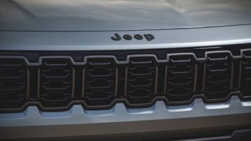 جيب شيروكي تعتمد على تويوتا لإطلاق سيارة هجينة