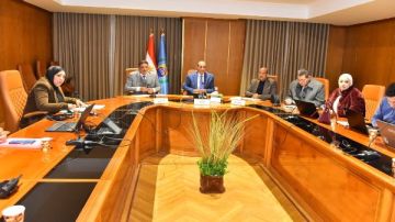 محافظ أسيوط: لا تراجع عن الالتزام بالجداول الزمنية لتنفيذ مشروعات حياة كريمة