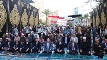 محافظ الجيزة يؤدي صلاة عيد الفطر المبارك بساحة مسجد مصطفى محمود ويهنئ المواطنين محافظ الجيزة يؤدي صلاة عيد الفطر المبارك بساحة مسجد مصطفى محمود ويهنئ المواطنين