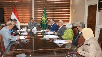 محافظ القليوبية يترأس اجتماع لجنة القيادات لبحث تجديد عدد من الوظائف القيادية