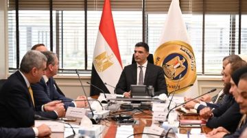 وزير الصناعة يبحث إنشاء أول مصنع لسيانيد الصوديوم في مصر بطاقة 55 ألف طن سنويا