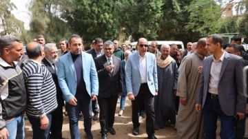 المنيا.. الانتهاء من رصف طريق طهنشا بتكلفة 8 ملايين جنيه ورفع كفاءة كوبري المحيط