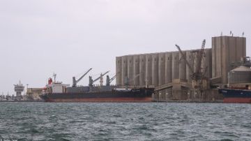 انتظام حركة الملاحة بميناء دمياط رغم سوء الأحوال الجوية.. واستقبال 11 سفينة انتظام حركة الملاحة بميناء دمياط رغم سوء الأحوال الجوية.. واستقبال 11 سفينة