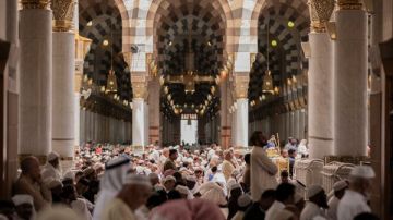 بث مباشر.. شاهد صلاتي العشاء والتراويح من الحرمين الشريفين