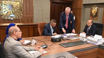 محطة الهيدروجين الأخضر بطور سيناء على طاولة المحافظ.. عرض أحدث الدراسات وخطوات التنفيذ محطة الهيدروجين الأخضر بطور سيناء على طاولة المحافظ.. عرض أحدث الدراسات وخطوات التنفيذ