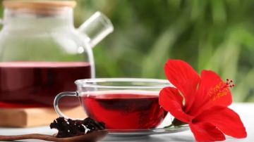 هل شرب الكركدية يرفع الضغط أم يخفضه؟ .. دراسة توضح