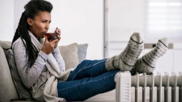 أسباب الشعور بالبرد باستمرار دون سبب واضح وطرق العلاج