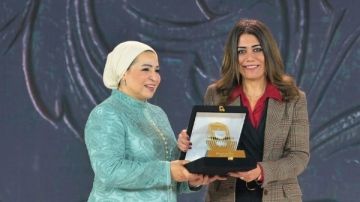 انتصار السيسي تكرم مي زين الدين تقديرا لدورها في تمكين ذوي الإعاقة ودعم الرياضة البارالمبية