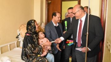 محافظ الإسكندرية يهنئ المرضى بمستشفى الأنفوشي للأطفال بعيد الفطر