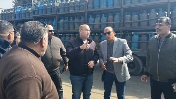 نائب محافظ الجيزة يتفقد مستودعات الأنابيب ومواقف السرفيس ويتابع أعمال النظافة بقرية وردان