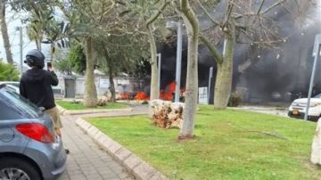 إصابات مباشرة في تل أبيب خلال موجة جديدة من الصواريخ الإيرانية إصابات مباشرة في تل أبيب خلال موجة جديدة من الصواريخ الإيرانية