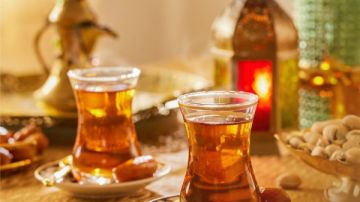 احترس.. شرب الشاي على السحور وبعد الإفطار يسبب لك مشاكل صحية خطيرة احترس.. شرب الشاي على السحور وبعد الإفطار يسبب لك مشاكل صحية خطيرة