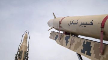 الحرس الثوري: احتراق ناقلة وقود أمريكية بعد إصابتها بمسيرتين في مضيق هرمز