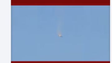 لحظة سقوط طائرة حربية أمريكية في الكويت وهبوط جنديين بالمظلات لحظة سقوط طائرة حربية أمريكية في الكويت وهبوط جنديين بالمظلات