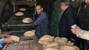 محافظ الدقهلية يتفقد مخابز المنصورة ..ويؤكد :صرف الحصص لكل بطاقة تموينية محافظ الدقهلية يتفقد مخابز المنصورة ..ويؤكد :صرف الحصص لكل بطاقة تموينية