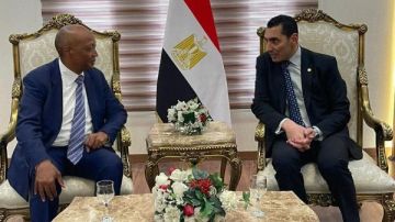 إبراهيم عبد الجواد: وزبر الرياضة يستقبل رئيس الاتحاد الأفريقي CAF.. صور