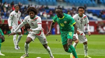 إصابة محتملة تبعد ساديو ماني عن مواجهة النصر والخليج في الدوري السعودي