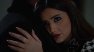 برغم حزنها .. مي عمر تواسي الفنانة نور اللبنانية في وفاه زوجها