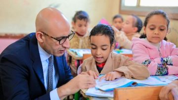 خلال جولته المفاجئة بمدارس الغربية وزير التعليم يوجه بإجراء التقييمات الأسبوعية في مواعيدها خلال جولته المفاجئة بمدارس الغربية وزير التعليم يوجه بإجراء التقييمات الأسبوعية في مواعيدها