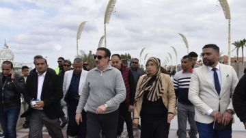 في ثاني أيام عيد الفطر.. جولات مكوكية لمحافظ بور سعيد وسط توجيهات وتشديدات شاهد في ثاني أيام عيد الفطر.. جولات مكوكية لمحافظ بور سعيد وسط توجيهات وتشديدات شاهد