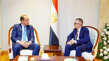 وزيرا التخطيط والمالية يبحثان مع وفد البنك الدولي آليات تمويل البنية التحتية