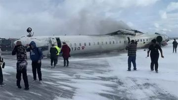 حادث خطير في نيويورك.. طائرة تقل 100 راكب تصطدم بمركبة على المدرج حادث خطير في نيويورك.. طائرة تقل 100 راكب تصطدم بمركبة على المدرج