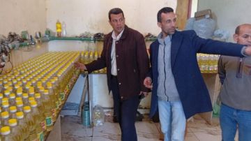 ضبط مصنع تعبئة للزيوت غير مرخص في المنوفية .. صور
