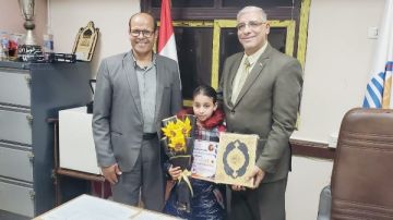 عثرت على 17 ألف جنيه وأعادتها لصاحبها.. تعليم قنا تكرم التلميذة الأمينة بإدارة فرشوط