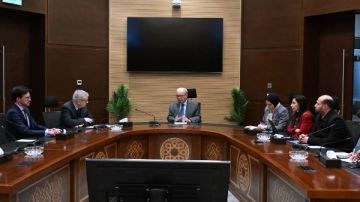 نائب رئيس الوزراء يبحث مع سفيري ألمانيا والهند سبل تعزيز التعاون الاقتصادي