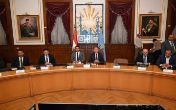 وزير الصناعة ومحافظ القاهرة يبحثان مشكلات مستثمري شق الثعبان 