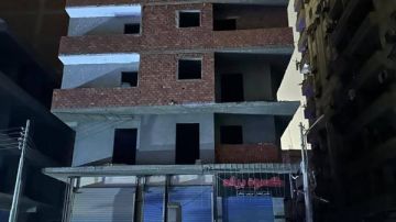 حيطة دور مخالف وقعت هشمت عربيات الشارع من برج في المنيا وتحرك عاجل للمحافظة صور