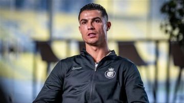 طائرة كريستيانو رونالدو تغادر السعودية وسط توترات الحرب مع إيران طائرة كريستيانو رونالدو تغادر السعودية وسط توترات الحرب مع إيران