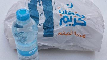 ما حكم الأكل والشرب أثناء أذان الفجر في رمضان؟.. دار الإفتاء تحسم الجدل