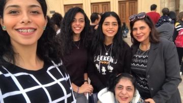 من العطاء الصامت إلى منصة التكريم.. تريزا تحصد لقب الأم البديلة وتهدي إنجازها لروح والديها