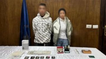 سقوط سيدة وزوجها سرقا مشغولات ذهبية ومبالغ مالية من شقة بالقاهرة