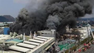 مصرع 14 وإصابة العشرات في حريق مروع داخل مصنع بكوريا الجنوبية